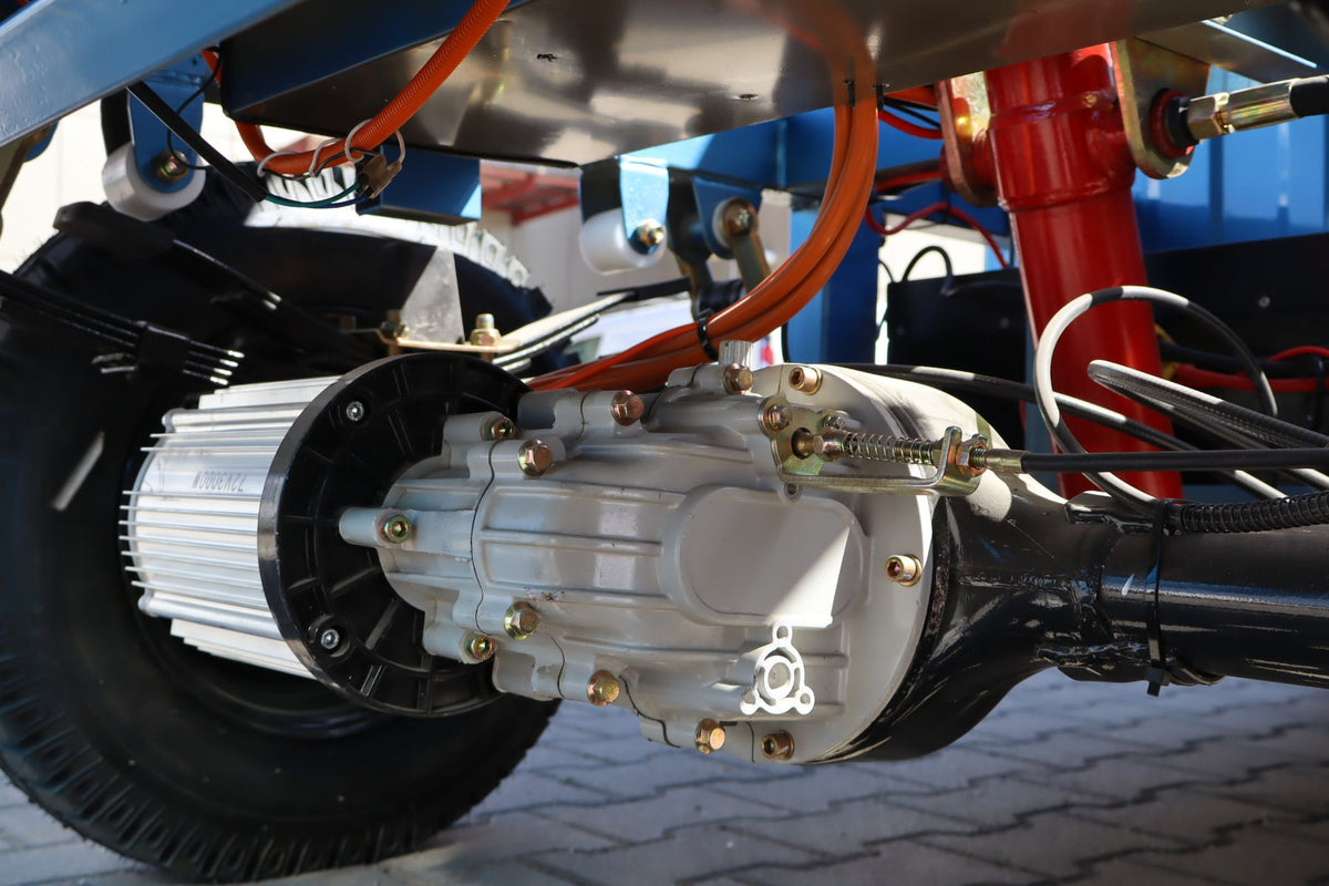 GEELI E-TRUCK electric motor and rear axle detail